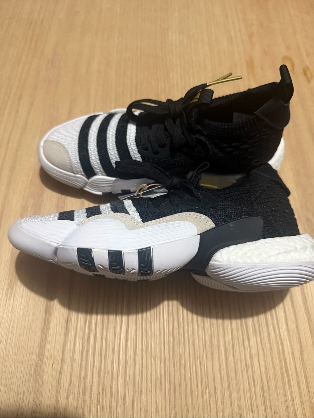 Men’s Adidas Trae Young 2 basketball shoes NWT No Box.